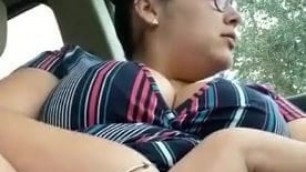 A beautiful girl fingering her pussy in a car…