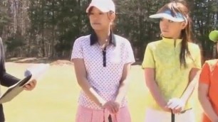 Bimbo golf player has a fat dick to suck on