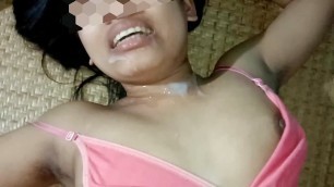 Sister-in-law sucked her boyfriend's cock and removed the water